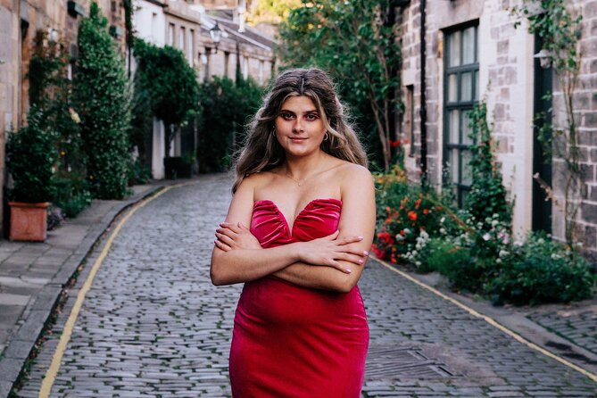 Elegant Professional Private Photoshoot Tour in Edinburgh - Price, group size, and what to confirm