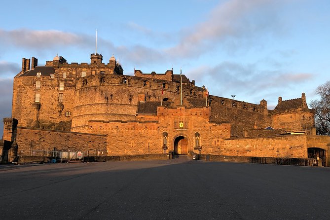 Essential Walking Tour of Edinburgh's Old Town - Starting among the graves at Greyfriars