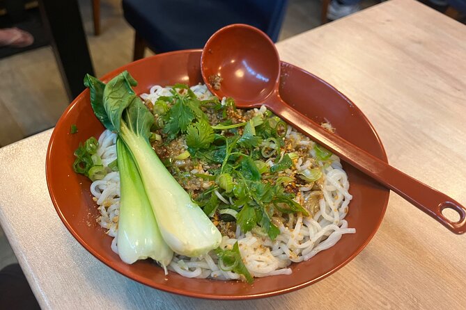 Explore Edinburgh's Asian Quarter & Local Scottish Cuisine - Why this Edinburgh food walk feels different
