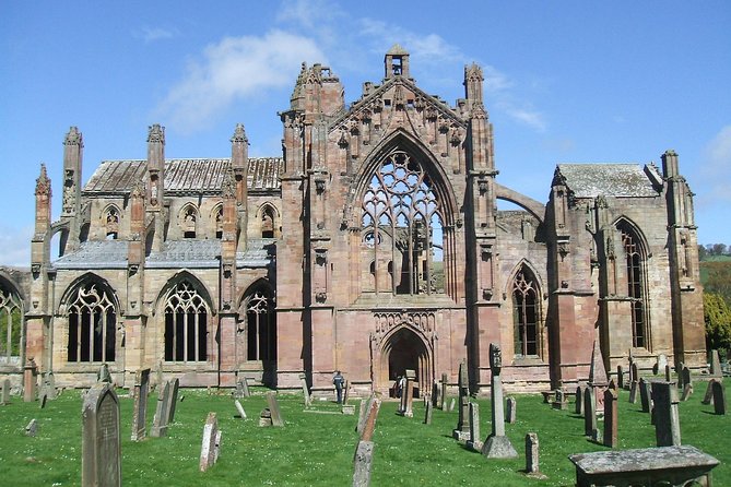 From Edinburgh: 1-day Outlander Tour - attractions included - Doune Castle and the many lives of Castle Leoch
