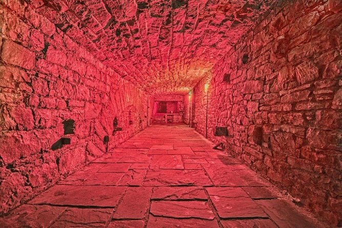 Ghost Tour in Spanish - Entering the Underground Vaults