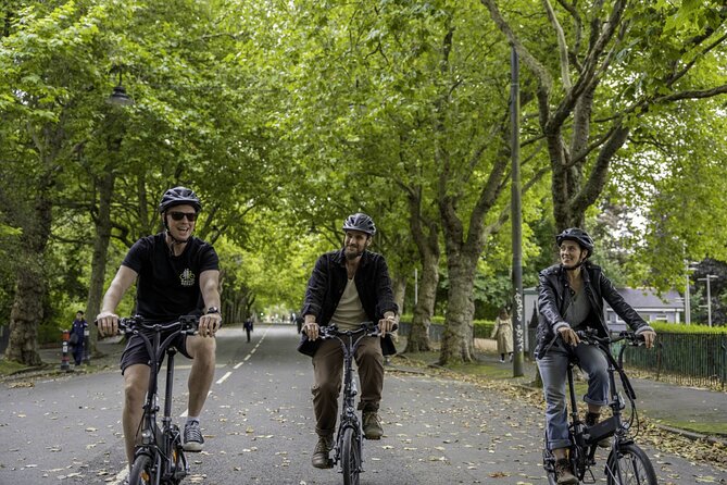 Glasgow Private Bike Tour: Highlights & Hidden Gems - Glasgow University and the West End