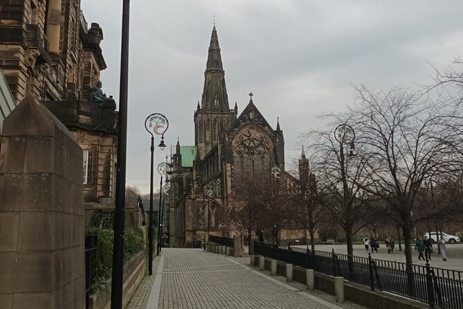 Glasgow Private Self-Guided Tour - St. Mungo, old offices, and the Tron Theatre