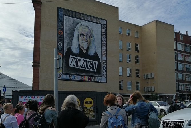 Glasgow Street Art Daily Walking Tour: 2pm - The World’s Most Economical Taxi