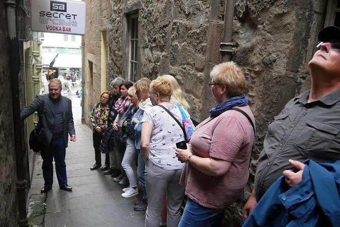 Guided Edinburgh Private Walking Tour - Optional New Town, Holyroodhouse, and National Galleries
