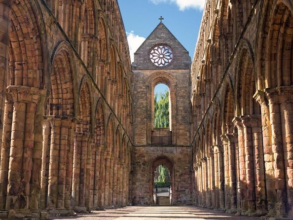Hadrian's Wall & The Borders Tour from Edinburgh Incl. Admission - Moffat, toffee, and one last Scottish pause