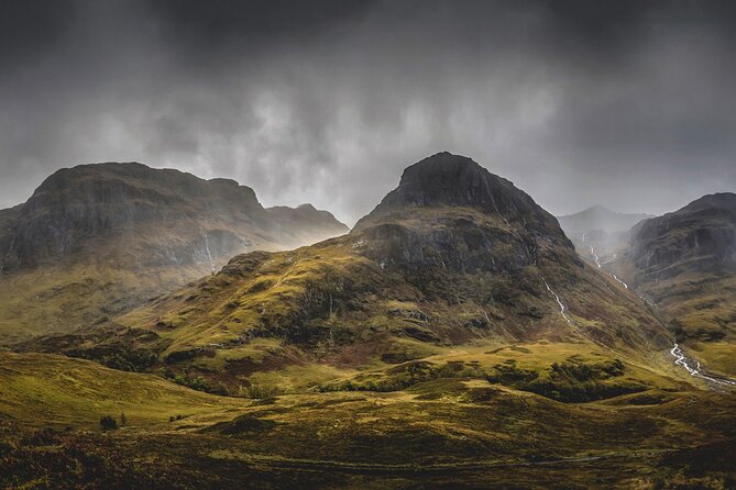 Highland Lochs & Castles Tour to Oban & Glencoe - Luss and the first look at Loch Lomond