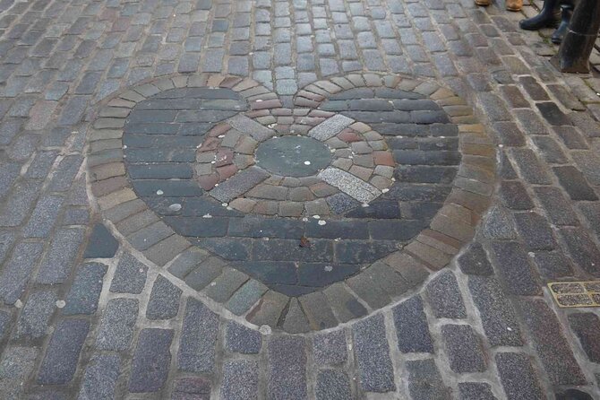Highlights from the Royal Mile: A Self-Guided Audio Tour - Tron Kirk, Old Tolbooth Wynd, and overlooked details