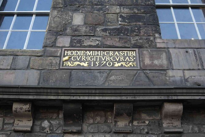 Highlights from the Royal Mile: A Self-Guided Audio Tour - Lawnmarket, Deacon Brodie, and the character of Old Town