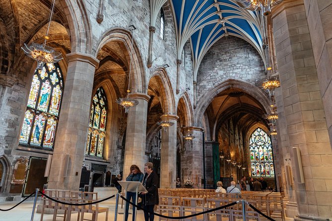 Highlights & Hidden Gems With Locals: Best of Edinburgh Private Tour - The guides shape the whole experience