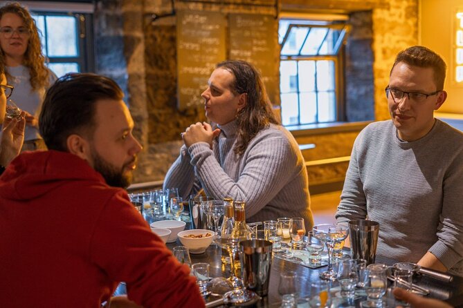 Holyrood Distillery Gin Tasting Experience - Arriving at the distillery lounge at 6 p.m.