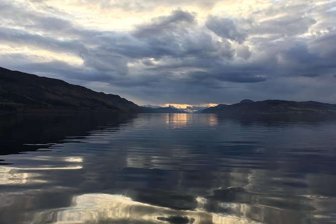 Loch Ness 1-Hour Cruise with Urquhart Castle Views - Snacks, drinks, and onboard comfort