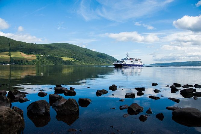 Loch Ness 1-Hour Cruise with Urquhart Castle Views - Searching for Nessie with the onboard sonar