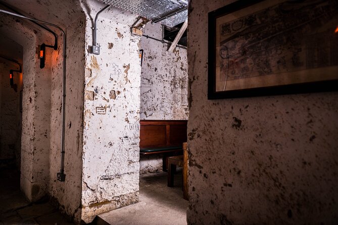 Luxury Whisky Tasting in Edinburgh's Underground Vaults | 90min - Five regions, five distilleries, five different lessons