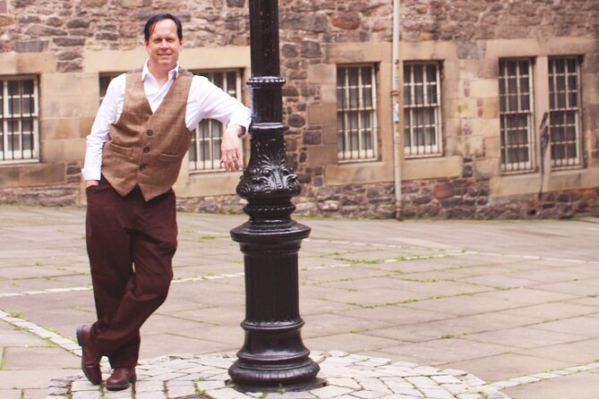 Magical Walking Tour in Edinburgh - Makars Court and George IV Bridge