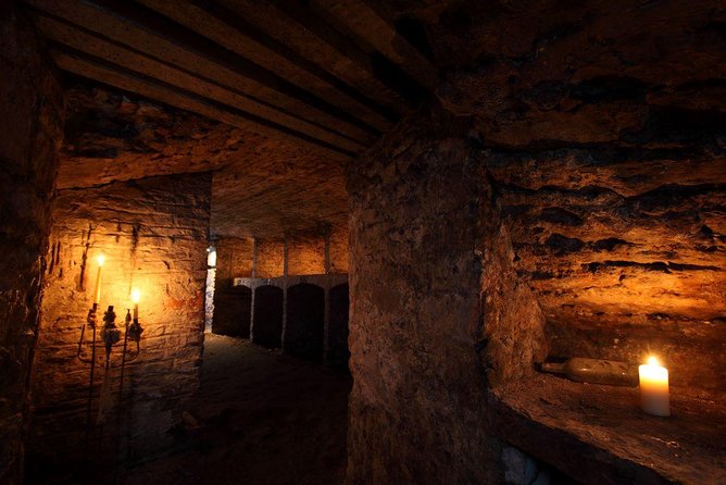 Multi-Sensory Night Walking Tour with Haunted Vaults in Edinburgh - What the storytelling is really like