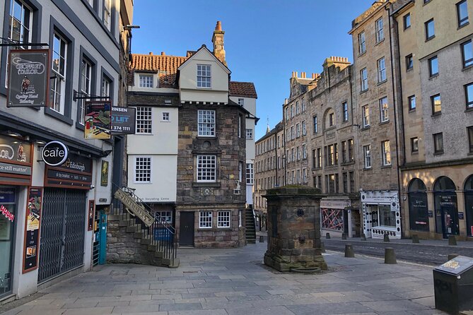 Old Edinburgh Private Walking Tour - Looking beneath the City Chambers