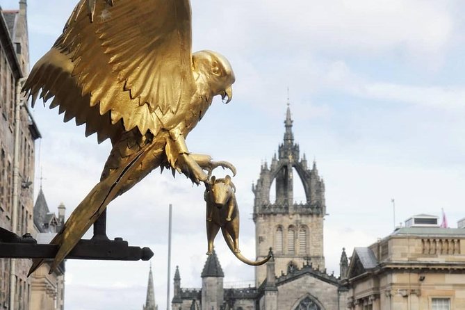 Old Town Walking Tour History and Tales in Edinburgh - Cobblestones, closes, and the shape of Old Town