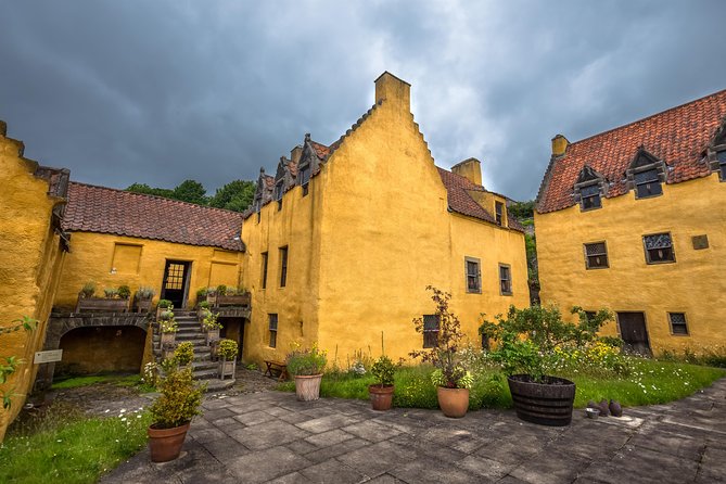 Outlander Film Locations Day Trip from Edinburgh - Falkland, filmed as 1940s Inverness