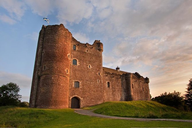 Outlander locations experience, Private Tour in a premium Minivan - Falkland, the show’s Inverness