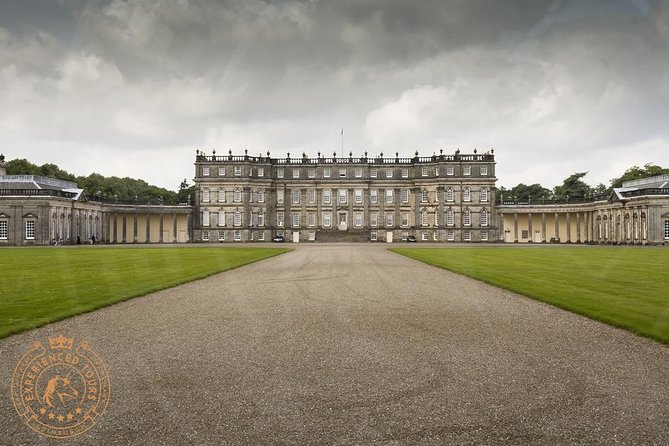 Outlander locations experience, Private Tour in a premium Minivan - The minivan, guide, and eight-hour rhythm