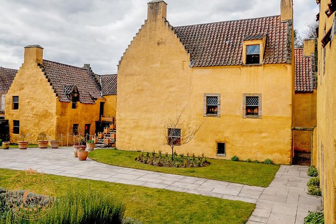 Outlander locations experience, Private Tour in a premium Minivan - Midhope Castle and Jamie’s Lallybroch