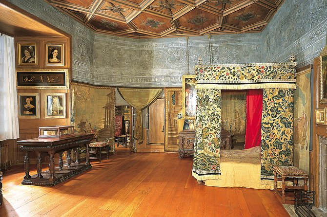 Palace of Holyroodhouse Admission Ticket - The multimedia guide makes the rooms readable