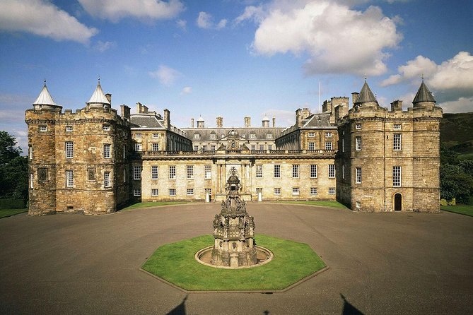 Palace of Holyroodhouse Admission Ticket - Entering from the Royal Mile