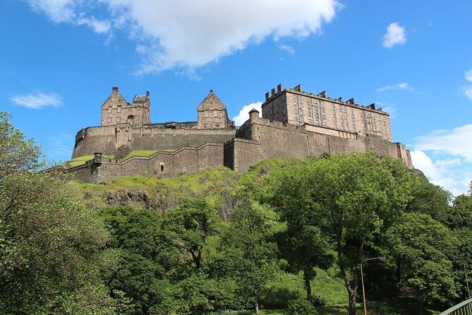 Private 4h Walking Tour in Edinburgh with Edinburgh Castle Tour - Calton Hill and the best early view