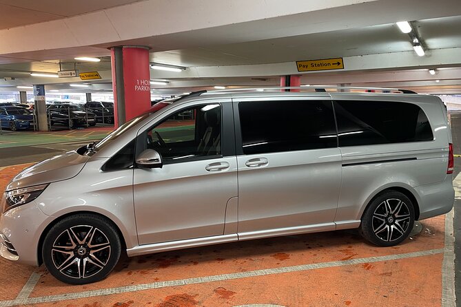 Private Airport Transfer from Edinburgh airport to Glasgow - Leaving Edinburgh Airport with a named pickup