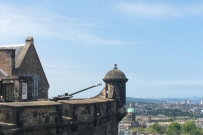 Private Edinburgh Castle Tour - Scottish National War Memorial