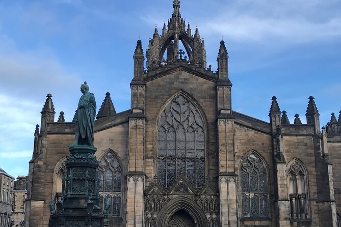 Private Edinburgh City 4-Hour Guided Tour in a black cab LEVC TX - Arthur’s Seat without the full hike