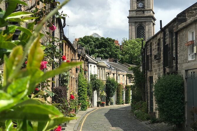 Private Edinburgh City 4-Hour Guided Tour in a black cab LEVC TX - Edinburgh Castle: the essential drive-by