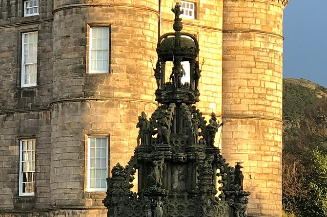 Private Edinburgh City 4-Hour Guided Tour in a black cab LEVC TX - Calton Hill: the best viewpoint on the schedule