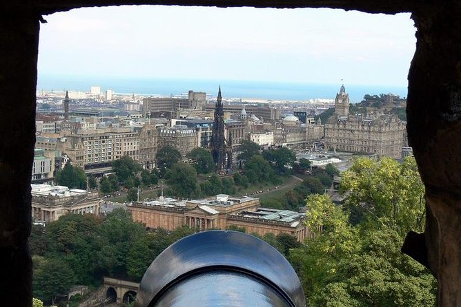 Private Edinburgh City Tour - Entering medieval Edinburgh in the Old Town