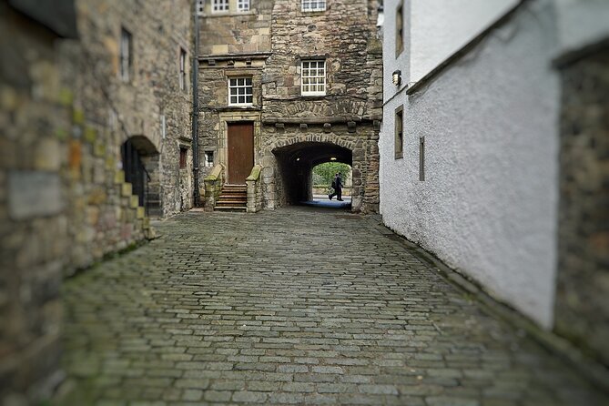 Private Edinburgh driving tour - Starting with St Giles’ Cathedral and the Old Town