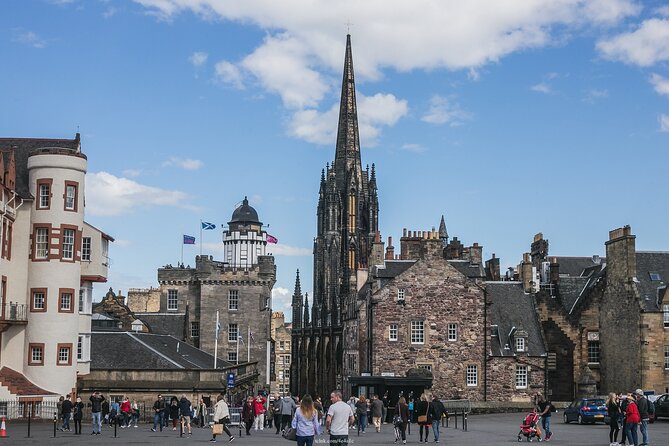 Private Full-Day Walking Tour in Edinburgh with Edinburgh Castle - New Town elegance, from Princes Street to Charlotte Square