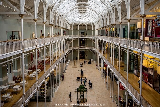 Private Full-Day Walking Tour in Edinburgh with Edinburgh Castle - John Knox House and the road to Holyrood