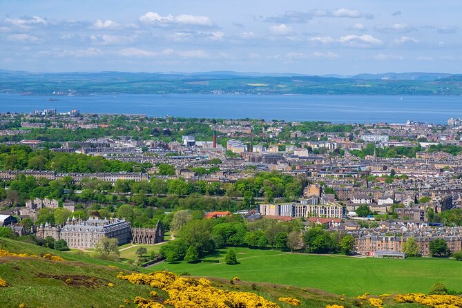 Private Half Day Tour of Edinburgh in a Black Cab - Greyfriars Kirk, the graveyard, and Bobby’s story
