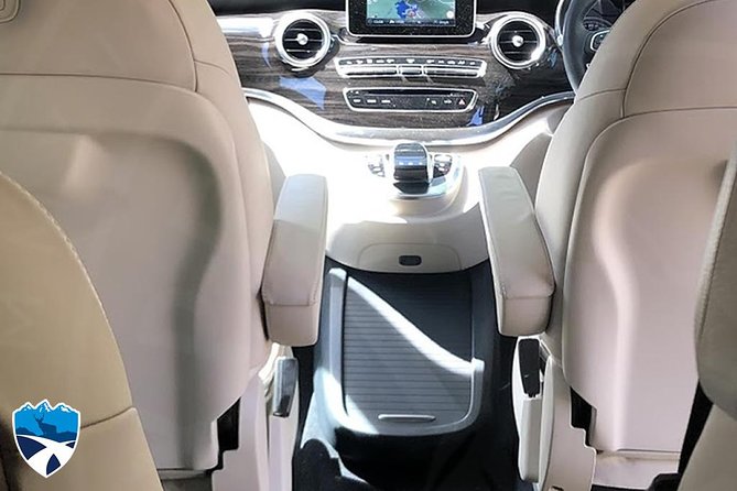 Private luxury transfer from Edinburgh Airport to Edinburgh - The short walk to a Mercedes V Class