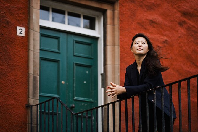 Private Photoshoot in Edinburgh with a Professional Photographer - Starting in the Grassmarket