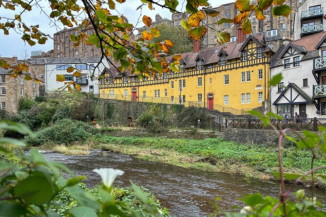 Private Royal Mile Walking Tour - Old buildings and the city’s public life