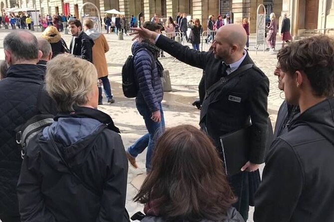 Private Royal Mile walking tour - Discover the history of our most famous street - Robert’s storytelling style and personal approach