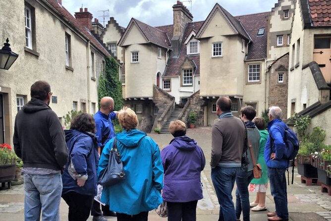 Private Royal Mile walking tour - Discover the history of our most famous street - Walking the Royal Mile from palace to castle
