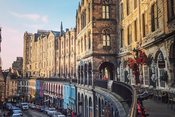 Private Walking Tour: Edinburgh Highlights, including entry to Edinburgh Castle - City Chambers, John Knox House, and Canongate