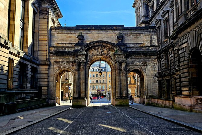 Privately Guided Day Tour of Glasgow in Luxury Minivan - Glasgow Green, the Doulton Fountain, and People’s Palace