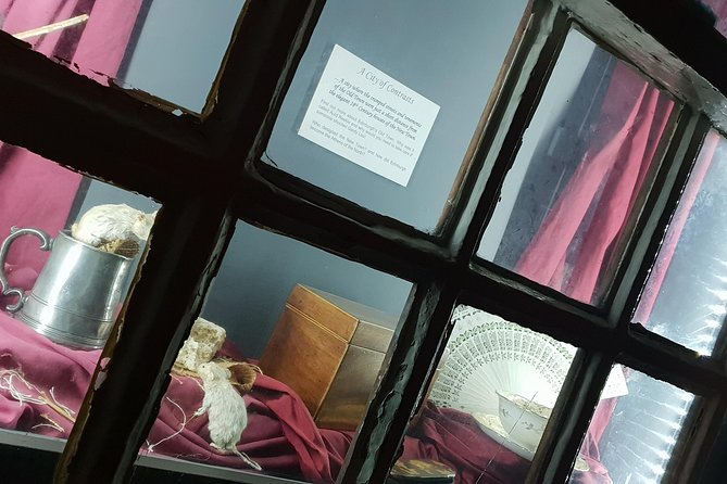Public guided tour of Edinburgh at a minimum price - in French - The Old Town: closes, kings, and stories in tight spaces