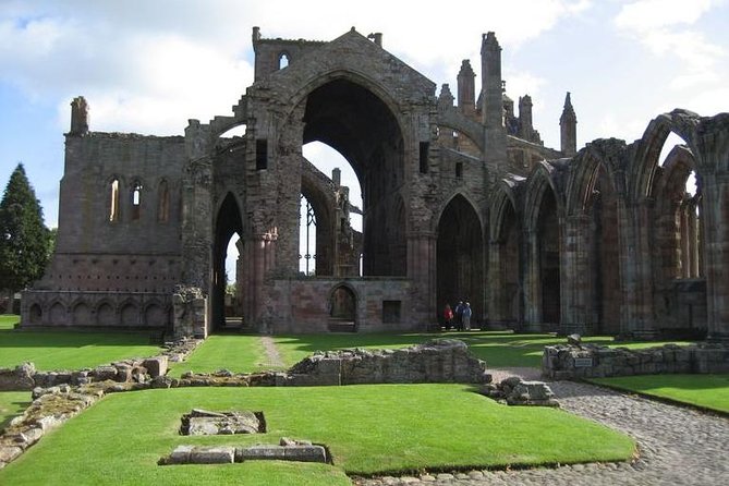 Rosslyn Chapel and Scottish Borders Small-Group Day Tour from Edinburgh - The William Wallace Statue: a quick first look