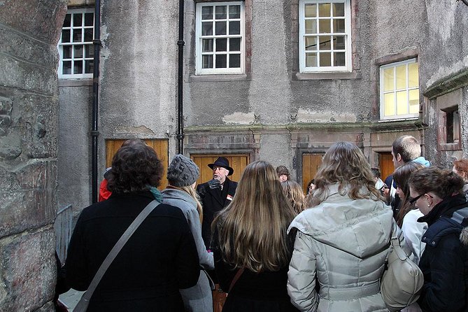 Royal Mile and Edinburgh Castle - Small Group Walking Tour - Guide quality and the group size