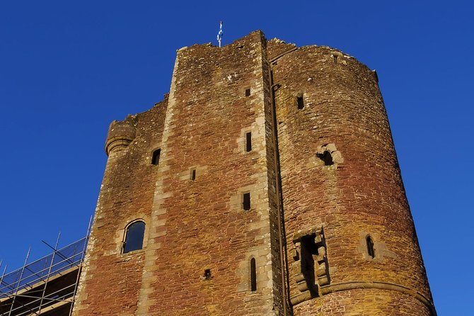 Scottish Whisky and Castles small group tours from Edinburgh - The guide can make or break the day